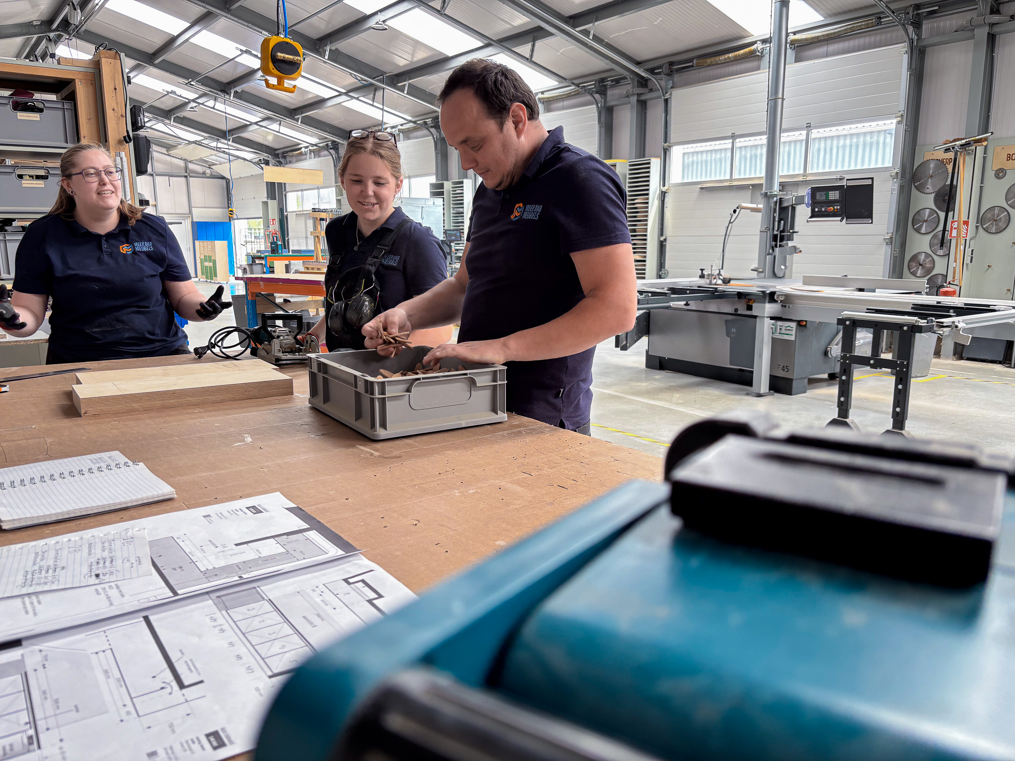 meubelmakers in werkplaats in friesland